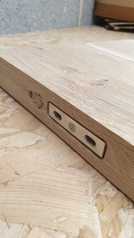 Oak shelves x 2 ( floating shelf ) lot 14